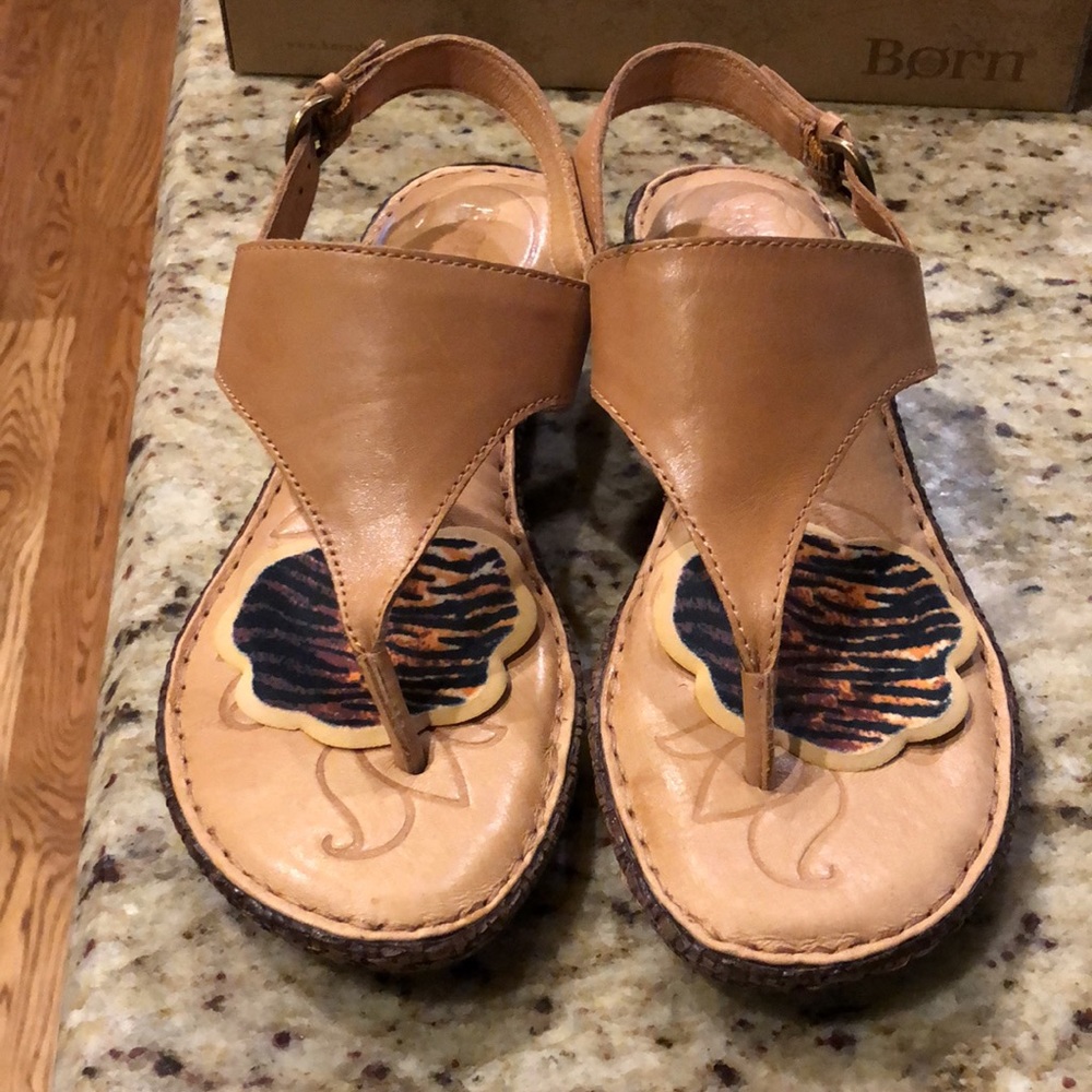 Born Carlyle sandals. Brown. Size 8.